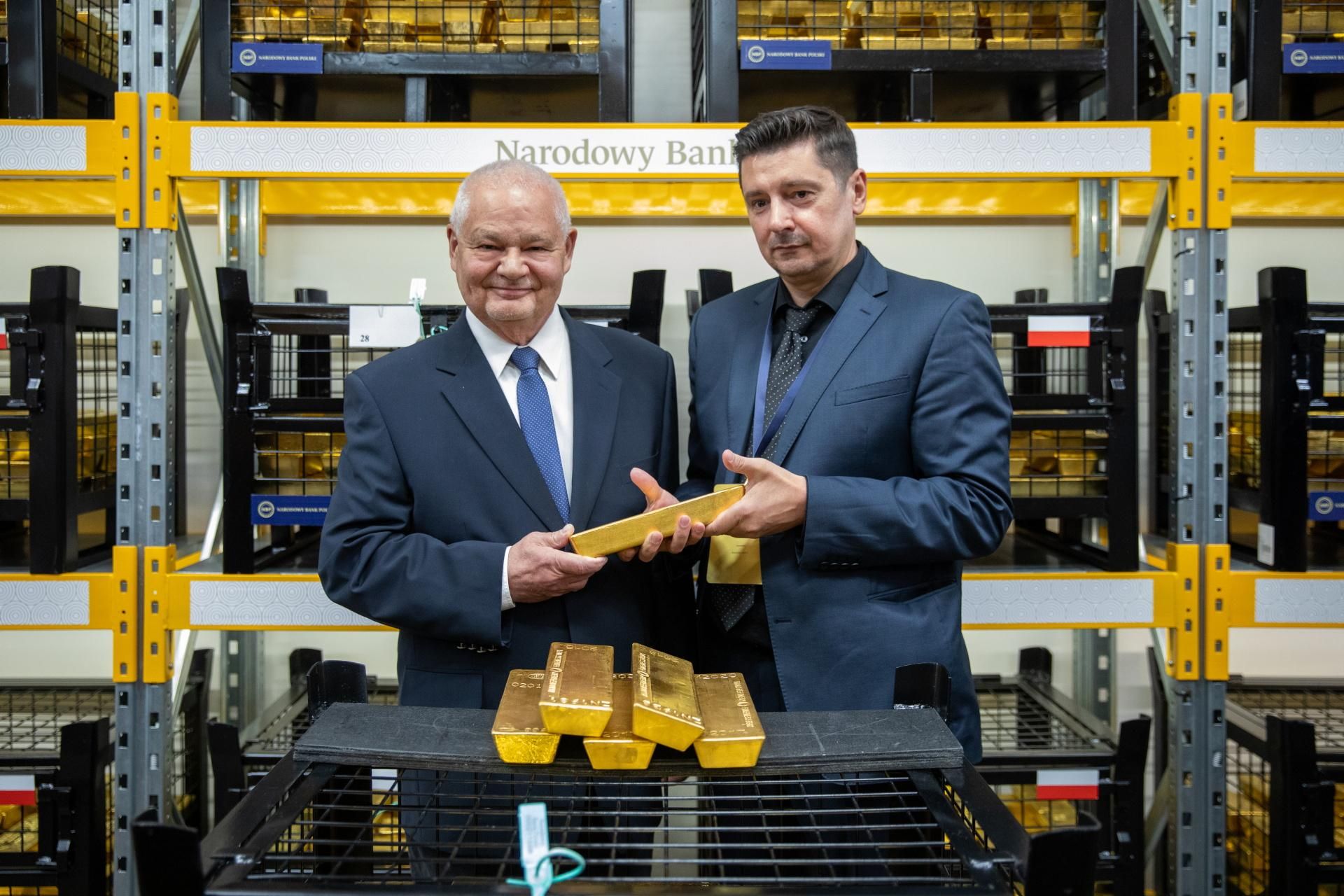 Byłem w supertajnym skarbcu NBP! Każda sztabka to 5 milionów złotych!