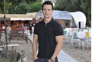 Polacy pokochali go za rolę Gibalskiego w Ojcu Mateuszu. Tak przez lata zmieniał się Rafał Cieszyński