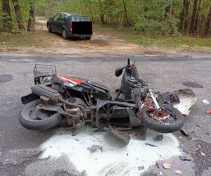 Zderzenie samochodu z motocyklem. Kierująca jednośladem trafiła do szpitala w Bełchatowie