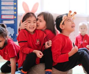 Kiedy i gdzie najlepiej rozpocząć naukę drugiego języka? Dobre praktyki z Kanady w szkołach i przedszkolach Maple Bear