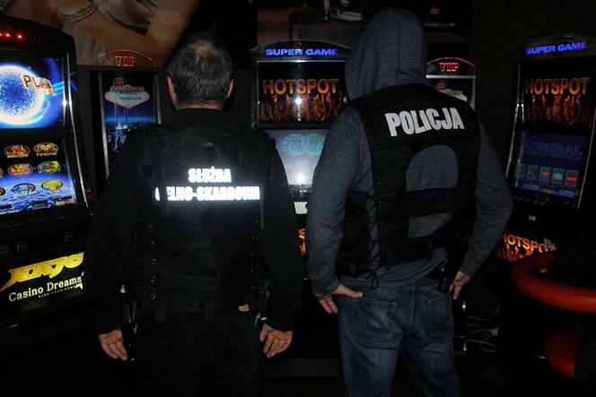 Policjanci i celnicy zabezpieczyli 4 automaty do gier