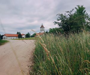 Prawie jak dom Muminków. Zabytkowa wieża na Mazurach zachwyca
