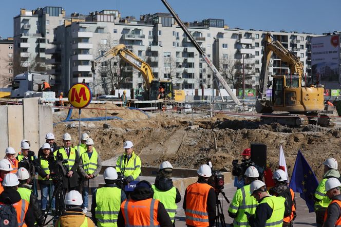 Budowa ostatniego odcinka metra linii M2. Tak wygląda stacja Lazurowa