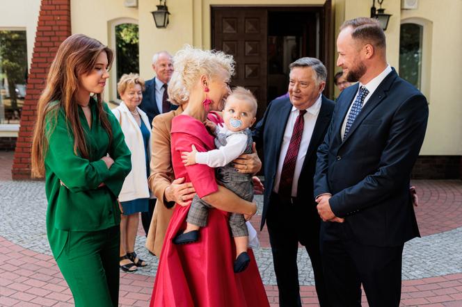 Na Wspólnej odc. 3539. Beata (Katarzyna Ptasińska), Paweł (Grzegorz Kwiecień), Gucio (Julian Studziński), Mania (Zuzanna Kaszuba), Maria (Bożena Dykiel), Włodek (Mieczysław Hryniewicz)