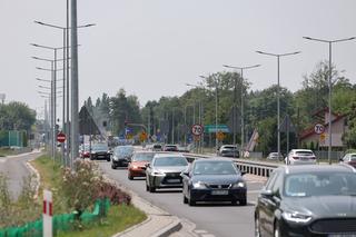  Drogowcy mieli poszerzać wylotówkę na Mazury. Inwestycja mocno się opóźnia 