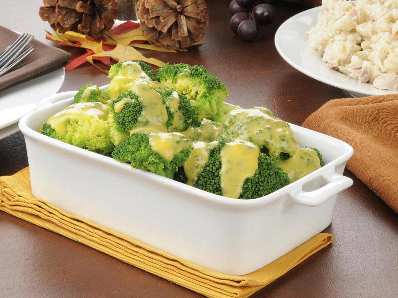 Zapiekanka makaronowa z tuńczykiem i brokułami [przepis]