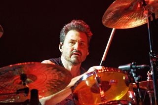 Brad Wilk (Rage Against the Machine) musiał ewakuować się przez pożary w Los Angeles. Perkusista wziął z domu tylko jedną rzecz!