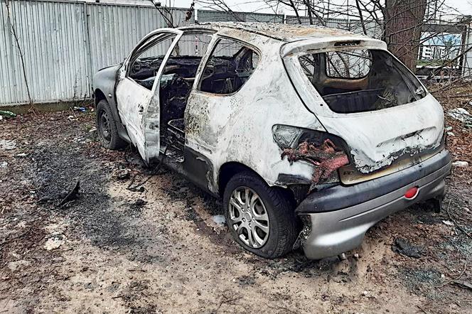 Podpalili samochód w centrum Iławy. Trzech mieszkańców usłyszało zarzuty
