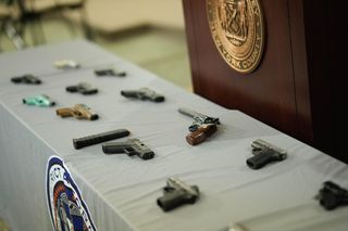 108 zarzutów za pół roku strzelania nad głowami mieszkańców Manhattanu