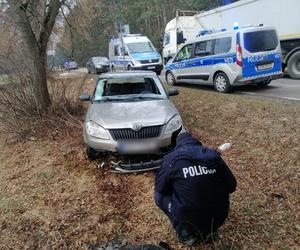 Wypadek na DW 693. Kobieta trafiła do szpitala po zderzeniu z pijanym kierowcą bmw