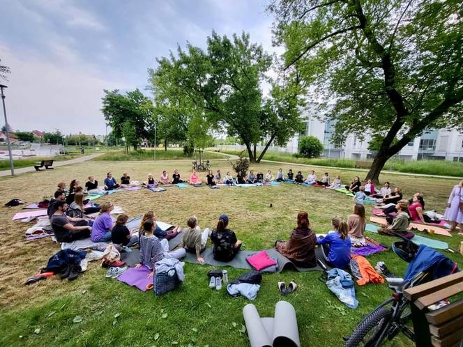 Będzie można zrelaskować ciało i umysł. Za chwilę kolejne spotkanie w ramach Relaksacyjnych Poranków na Trawie. 