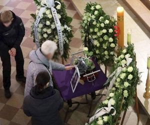 Tłumy na pogrzebie tragicznie zmarłej Mai. Kościół w Działdowie wypełniony po brzegi