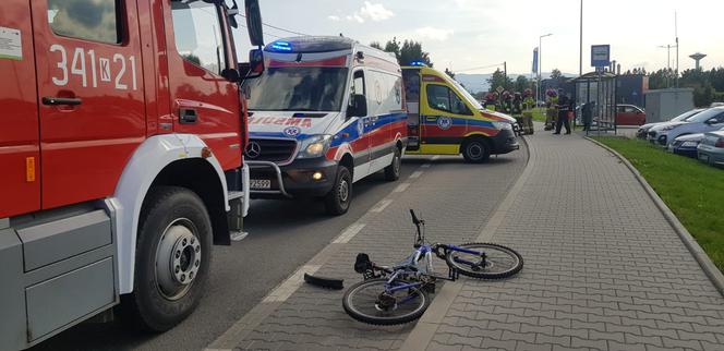 Potężna kraksa w Nowym Sączu. Zderzyły się cztery samochody i rower
