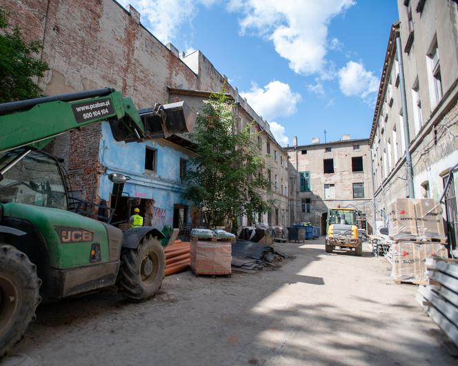 Kamienice przy Piotrkowskiej w Łodzi odzyskują dawny blask