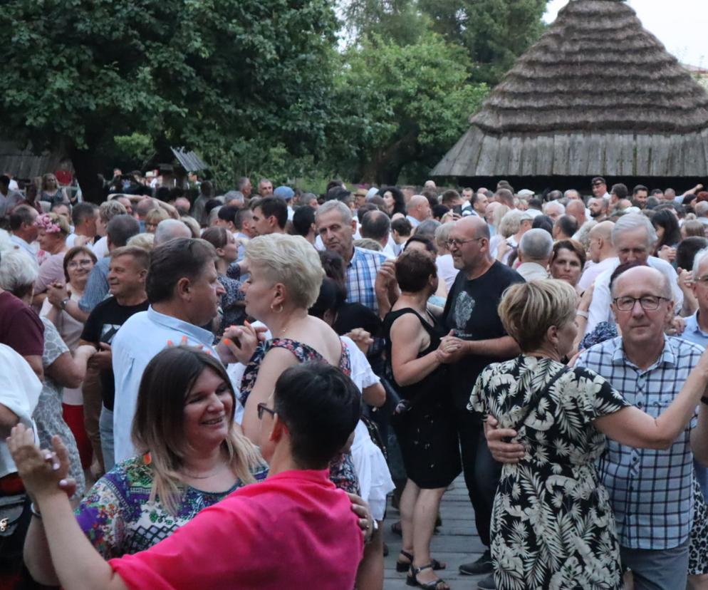 Wszyscy ruszyli do zabawy! Tak wyglądała potańcówka w lubelskim skansenie!