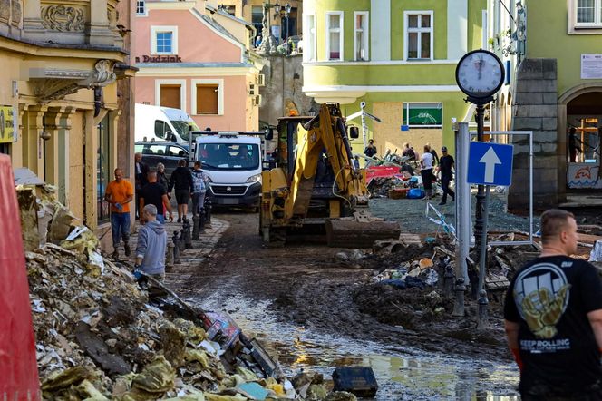  Powódź w Kłodzku. Ołtarze pływały w kilku metrowej wodzie. "Ta powódź była najgorsza"