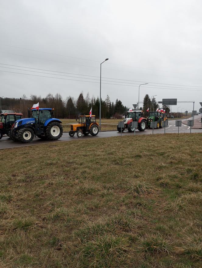 Trwa protest rolników w woj. lubelskim. Blokady są w wielu miejscach w regionie [DUŻO ZDJĘĆ]