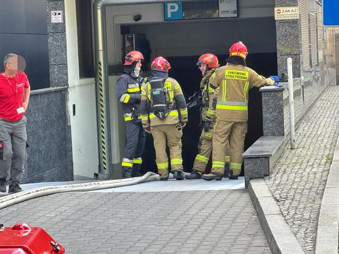 Pożar wieżowca w centrum Warszawy. 1000 osób ewakuowanych! „Sytuacja nieopanowana”