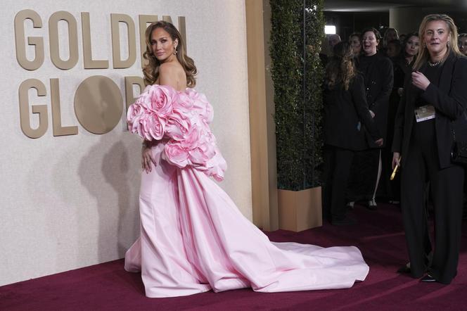 Jennifer Lopez wije się prawie naga! 55-latka coraz gorętsza