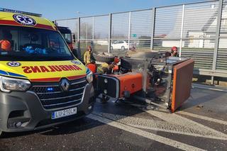 Tragedia w Elizówce. Kierowca ciągnika rolniczego wypadł na jezdnię, jego życia nie udało się uratować