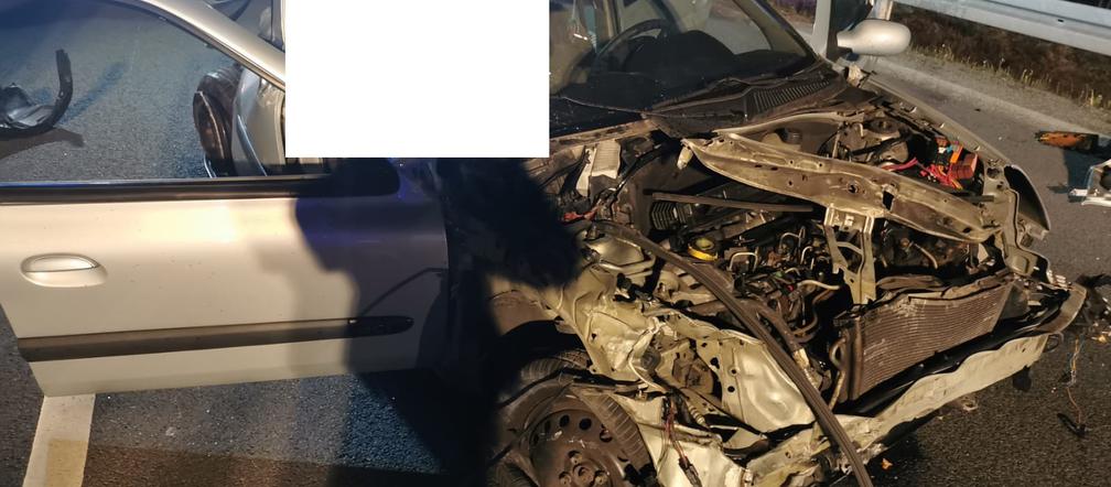 Tragedia na S5 pod Lesznem. Młody kierowca uderzył w bariery na drodze   