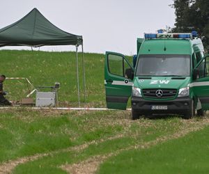 Służby pracują w Choinach w pow. świdnickim. Znaleziono tam szczątki rakiety