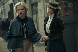 Polowanie na ćmy, odc. 6. Yvette (Sonia Mietielica), Amelie (Ada Szczepaniak)