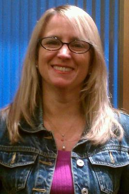 JENNIFER CONNELL - CIOTKA POZWAŁA BRATANKA ZA ZBYT MOCNE OBJĘCIE.