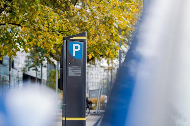 Warszawa zawiesza opłaty za parkowanie w strefie! ZDM właśnie ogłosił nową decyzję