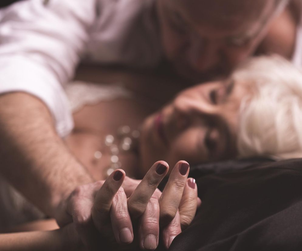 Im starsza, tym mniej seksu. Oto, dlaczego dojrzałe kobiety nie chcą się kochać 