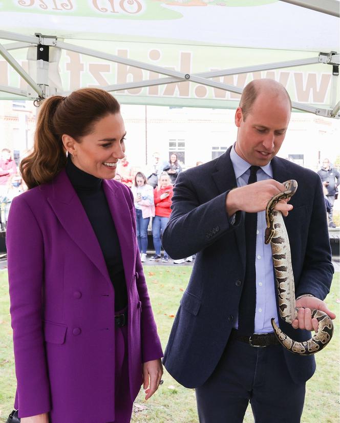 książę William i Kate z wężem