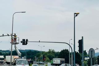 Montaż kamer systemu Red Light na Rondzie Solidarności w Nowym Sączu
