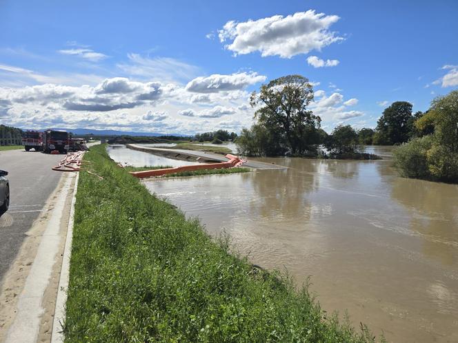 Woda na placu budowy drogi ekspresowej S1