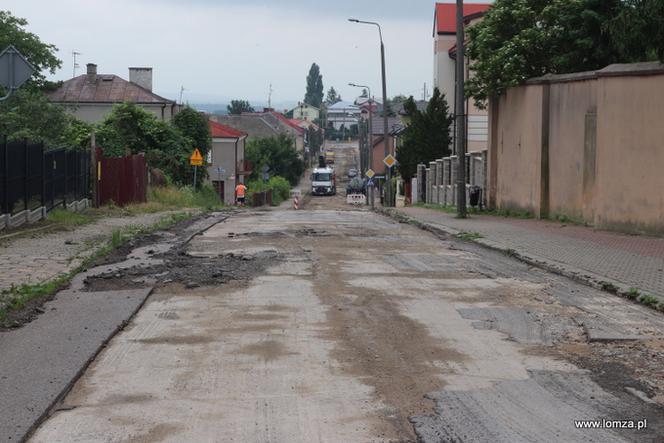 Remontów dróg w Łomży coraz więcej. Koparki wjechały na kolejne ulice