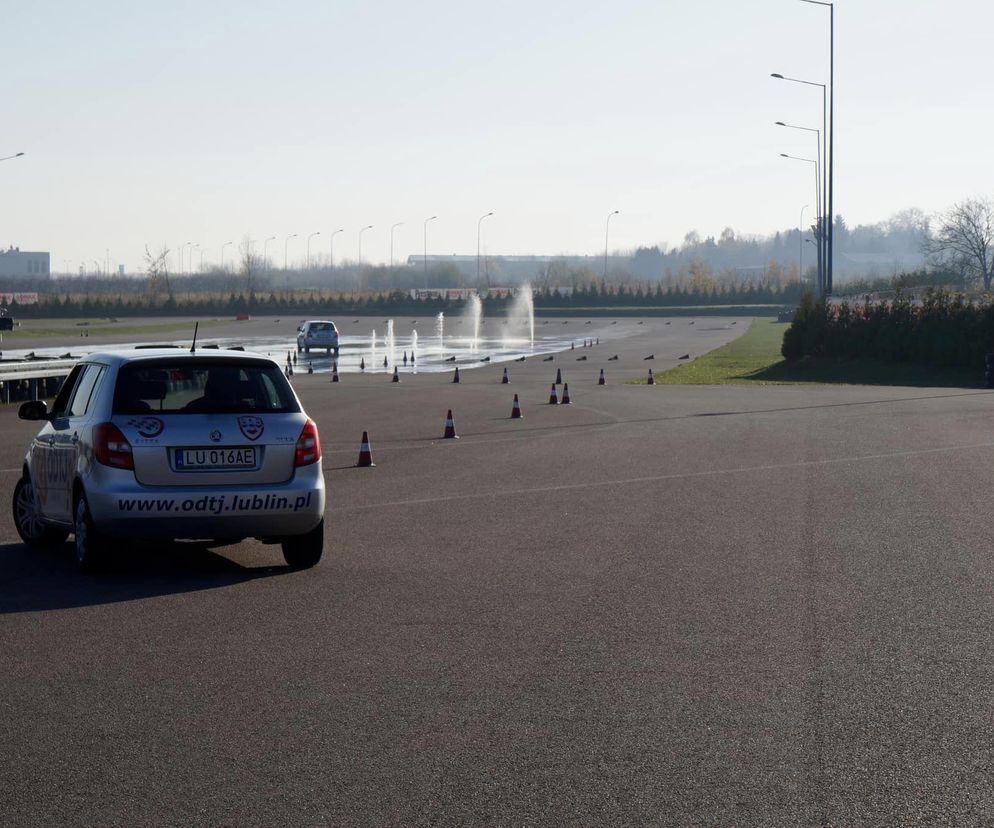 Zajęcia na płycie poślizgowej w ramach Bezpieczni 60+