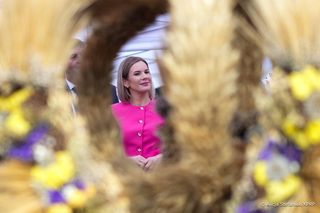 Marta Nawrocka w różu zachwyca na dożynkach! Wiemy, kto wygrał konkurs na najpiękniejszy wieniec