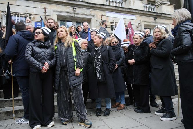   Razem przeciw przemocy. Medycy protestują w Warszawie
