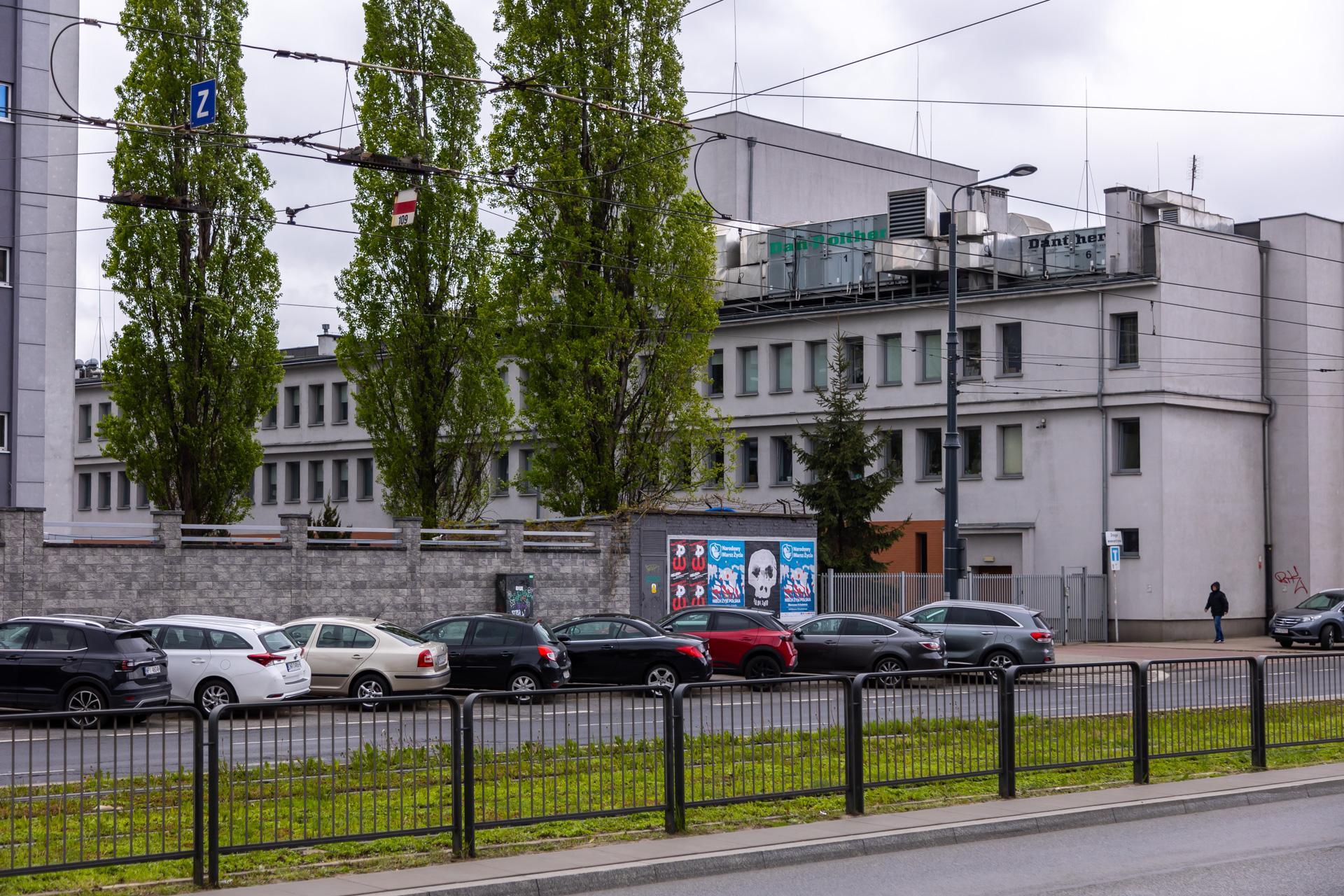 Teatr Powszechny w Warszawie (w tle budynek Pepsi, przeznaczony do rozbiórki) 