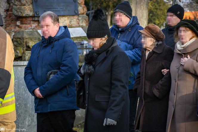 Tłumy na pogrzebie Pawła. Dziennikarz i druh OSP spoczął na cmentarzu we Włocławku