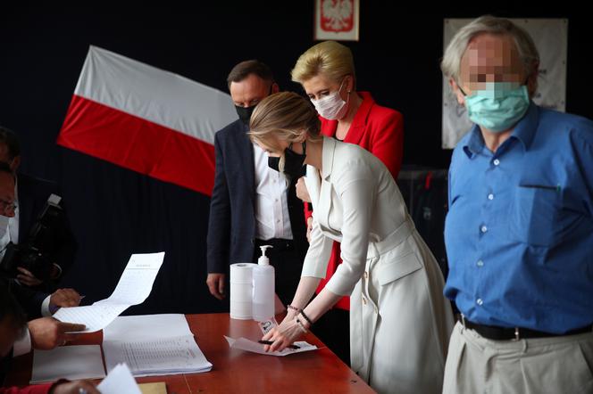 Wybory 2020. Para prezydencka razem z córką oddali głosy w drugiej turze