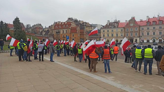 Rolnicy w Lublinie rozpoczęli przemarsz. Mamy zdjęcia!