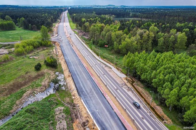 Trwa remont gierkówki w województwie  śląskim. Drogowcy układają nawierzchnię