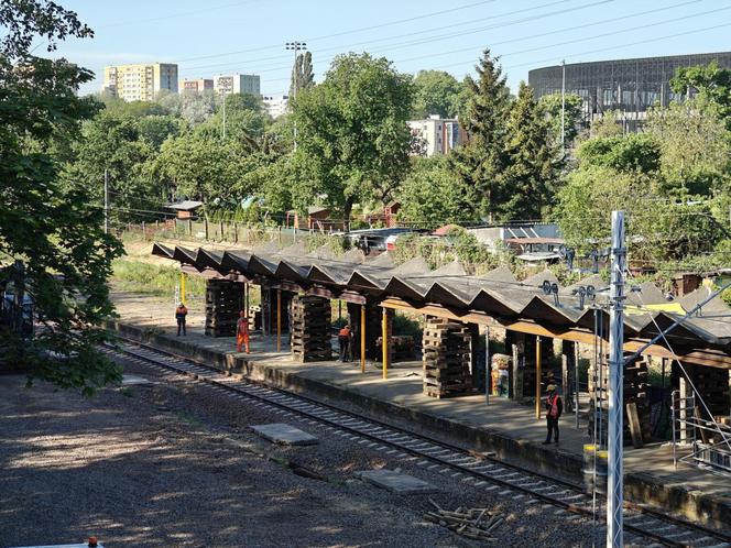 Szczecin Pogodno. Zdemontowano zabytkowy dach - zdjęcia