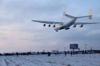 Antonow 225 Mrija utknął na lotnisku w Jasionce. Na pomoc przylecieli mechanicy z Ukrainy