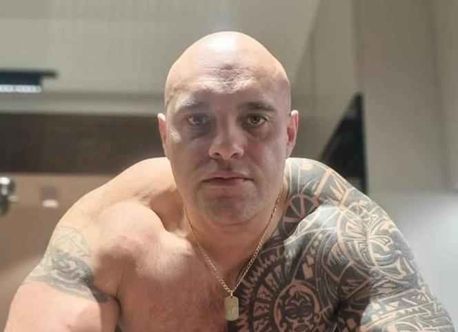 Nie do wiary, jak wygląda obecnie Dominik Abus! Tyle zostało z wielkiej przemiany gwiazdora Gogglebox TTV, wszystko widać jak na dłoni