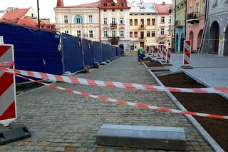 Odsłonięto kolejny fragment płyty przemyskiego Rynku! [ZDJĘCIA]