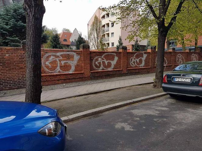 Wandale pomazali mur wokół kościoła na Łazarzu