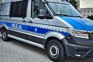 Tragiczny wieczór na placu zabaw w Inowrocławiu. Mimo reanimacji, nie udało się uratować życia mężczyzny