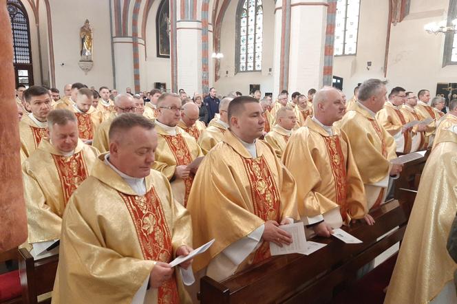 Wielu księży z diecezji koszalińsko-kołobrzeskiej przyjechało do Koszalina na Mszę Krzyżma