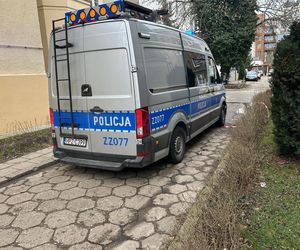 Cofał mercedesem, potrącił kobietę. Dramat na Mokotowie